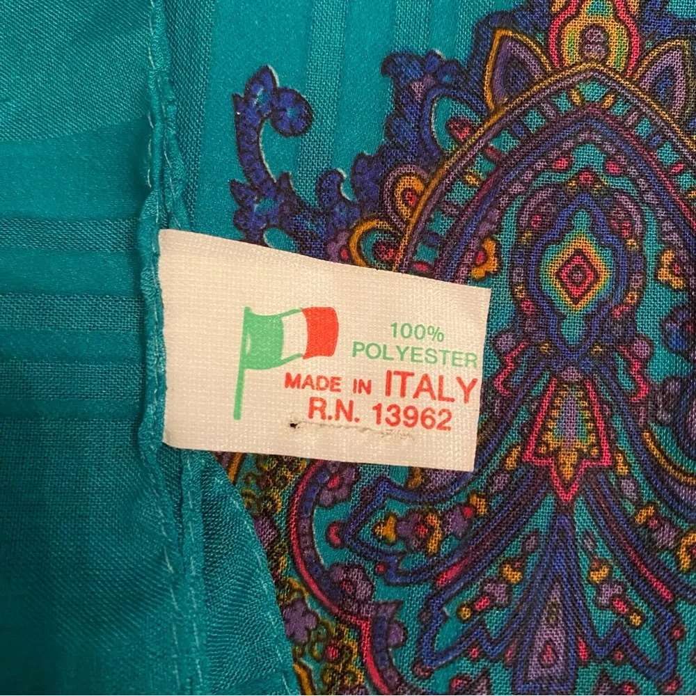 I. SHALOM SCARF ITALY VINTAGE GREEN BLUE RED LARGE SQUARE PAISLEY ACCESSORY
